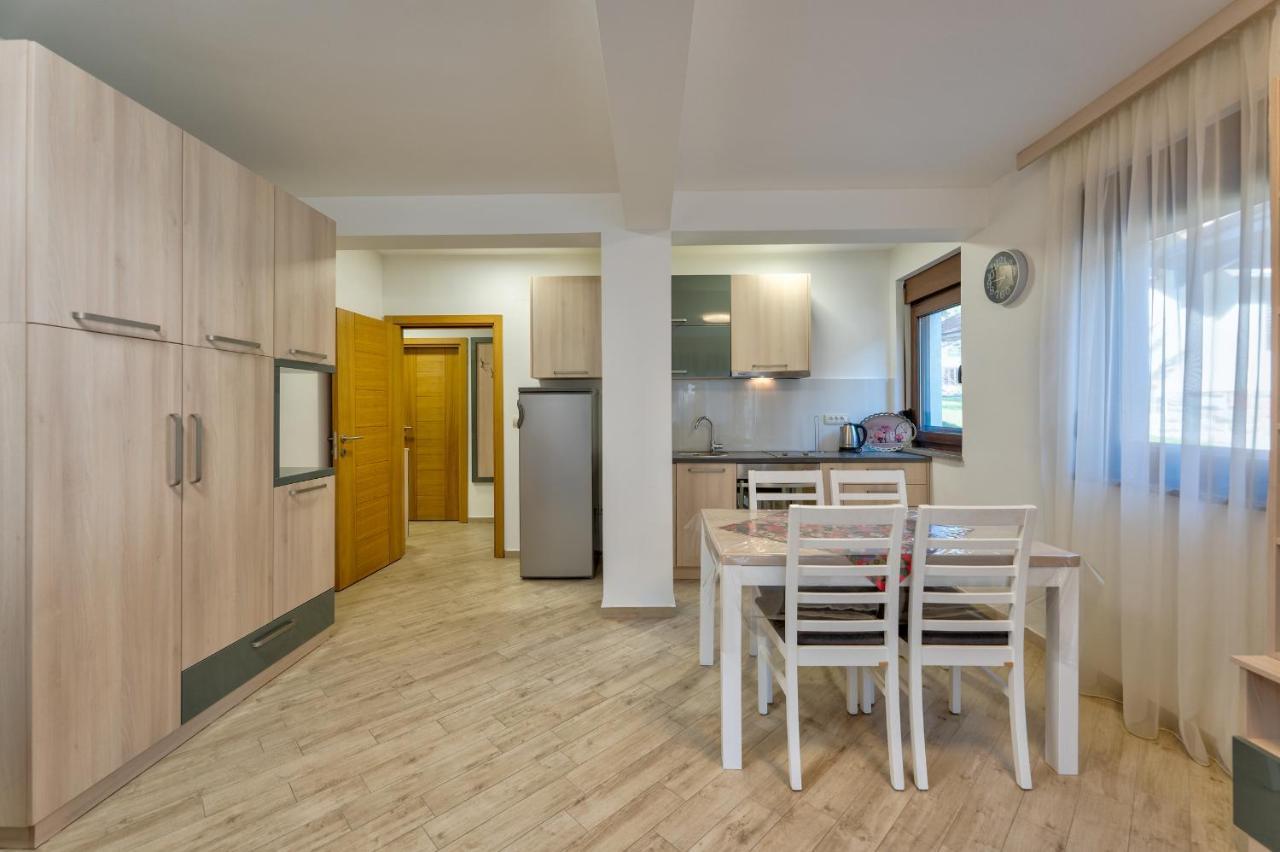 Apartament Lovac *