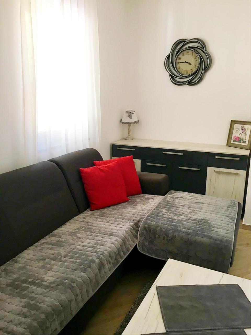 Apartament Lovac *