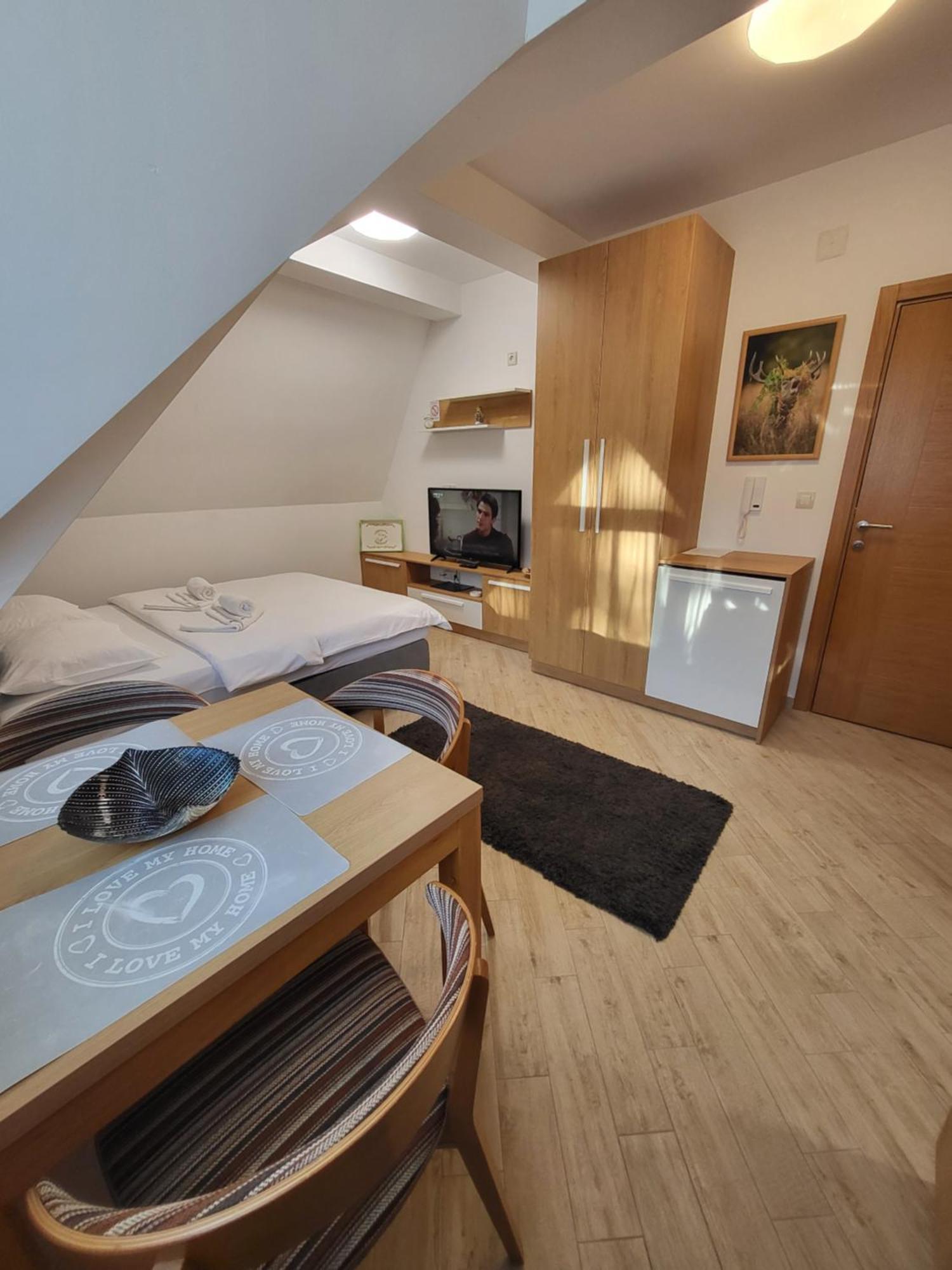 Apartament Lovac *